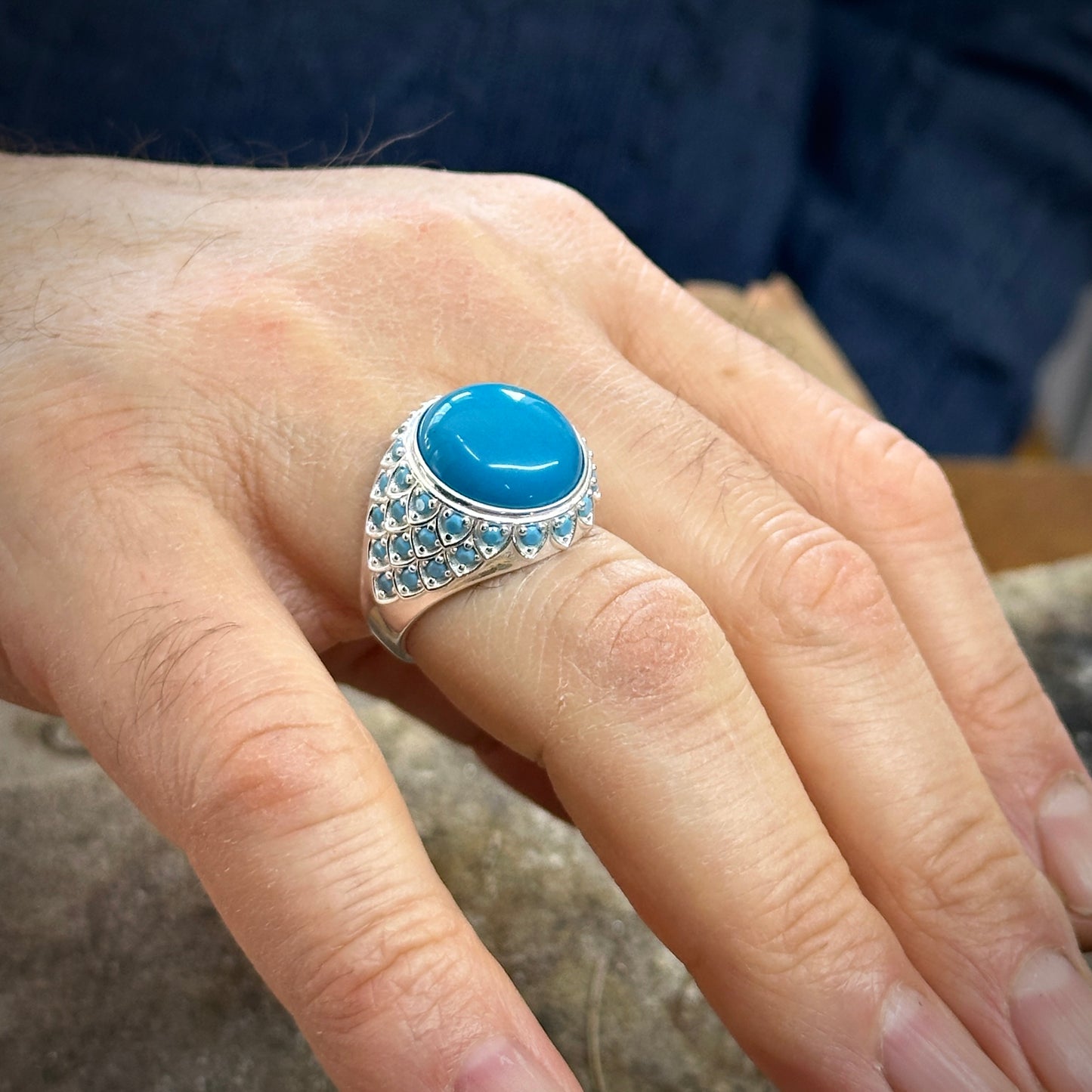 Anillo de plata de ley hecho a mano con turquesa natural y piedra microturquesa