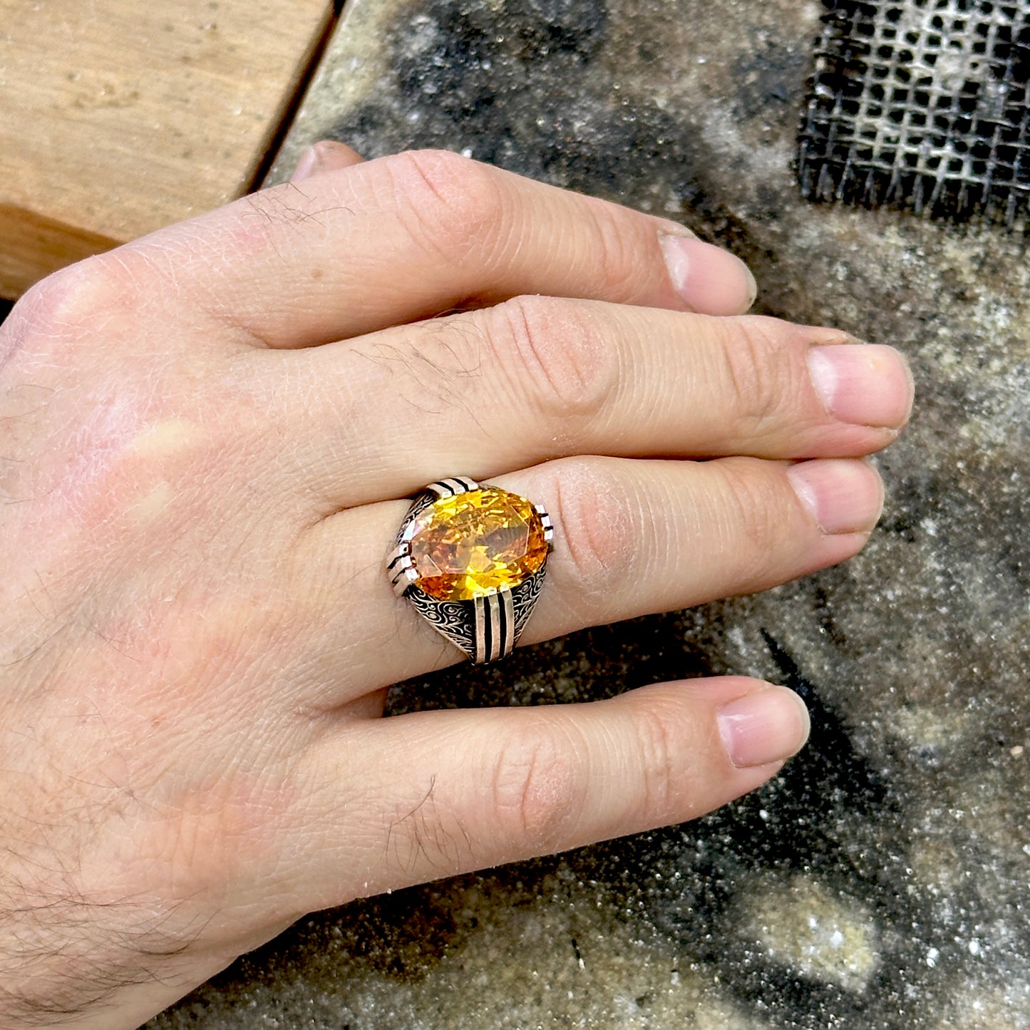 Silberner handgefertigter Ring mit gelbem Citrin im osmanischen Stil