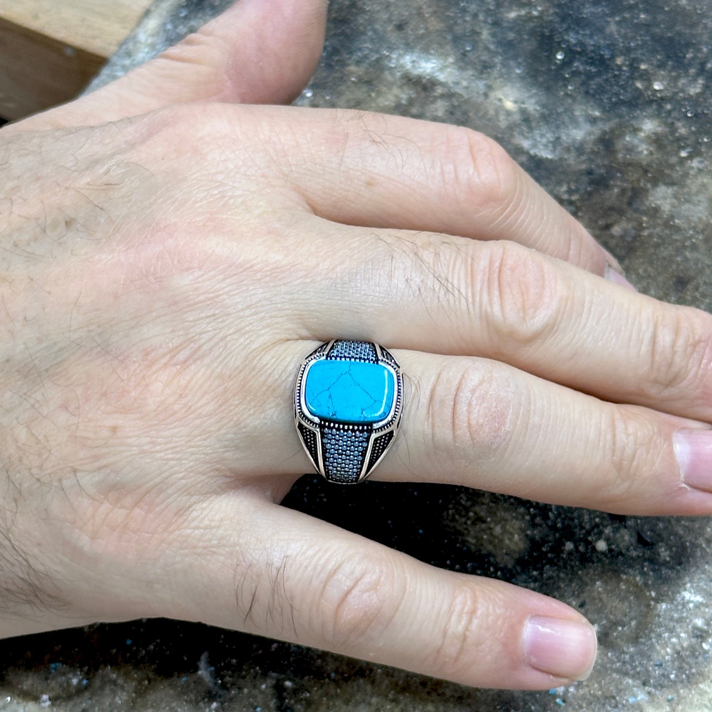 Anillo de piedra micro turquesa minimalista hecho a mano para hombre