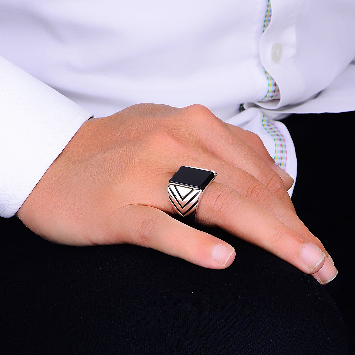 Silberner handgefertigter quadratischer Onyx-Steinring