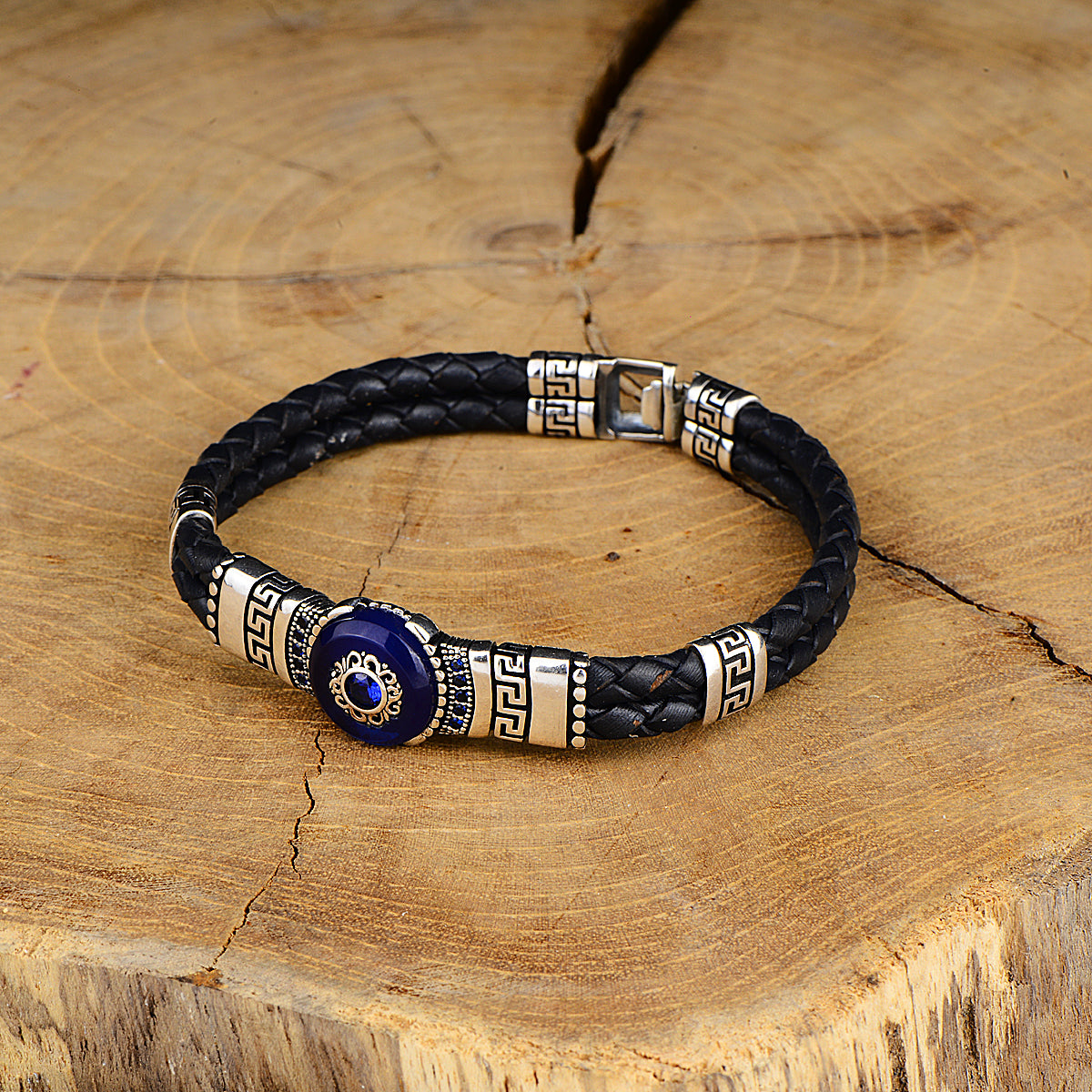 Pulsera de cuero con ojos azules hecha a mano en plata