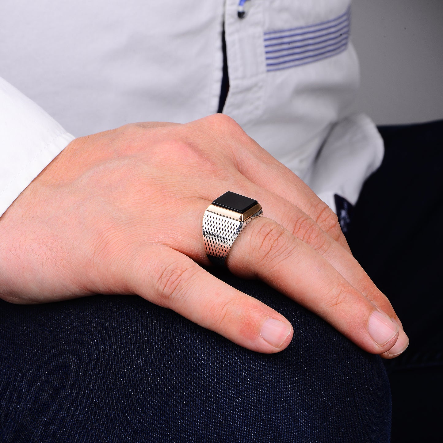 Quadratischer Herrenring aus 925er Silber mit Onyxstein