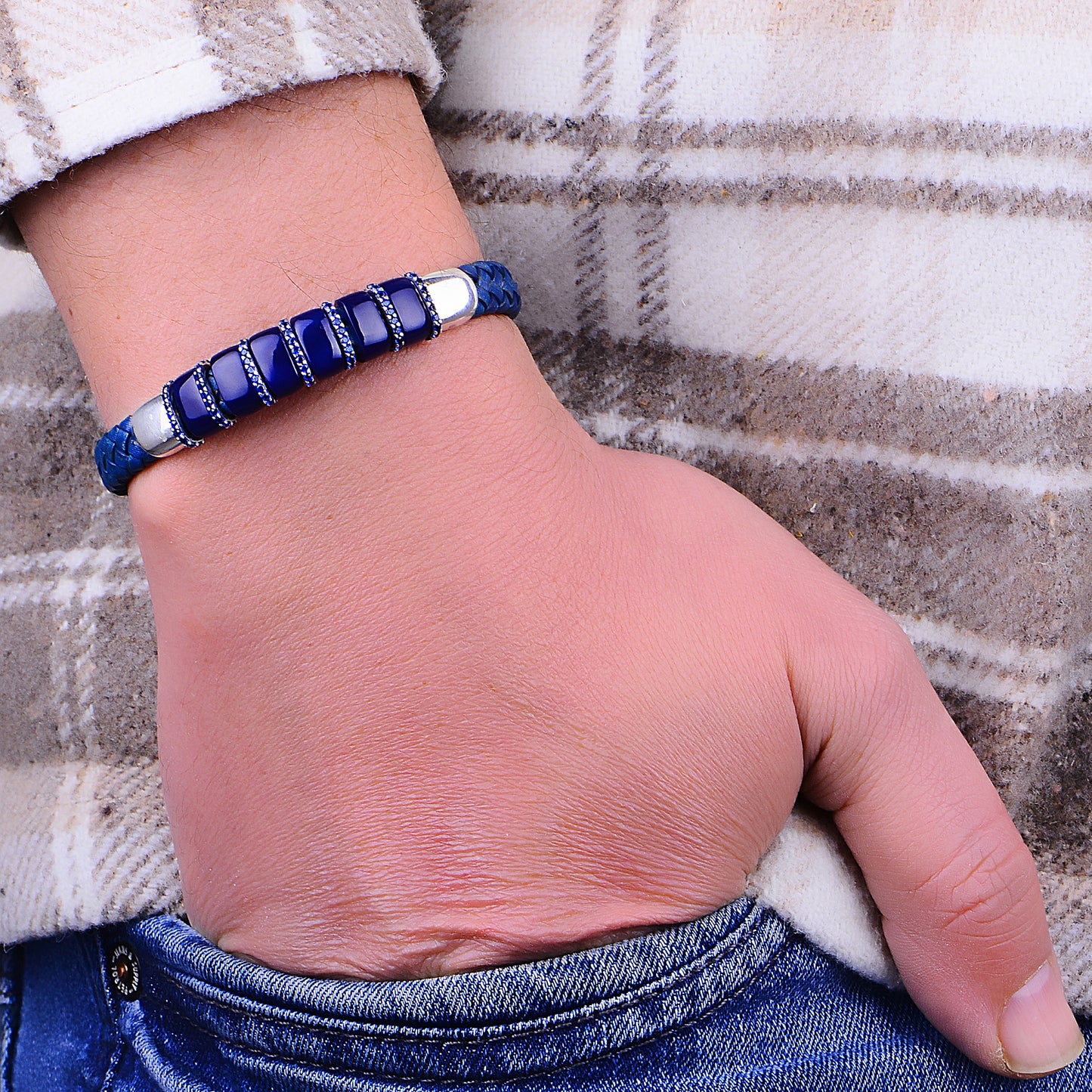 Pulsera de cuero con piedra de zafiro plateada