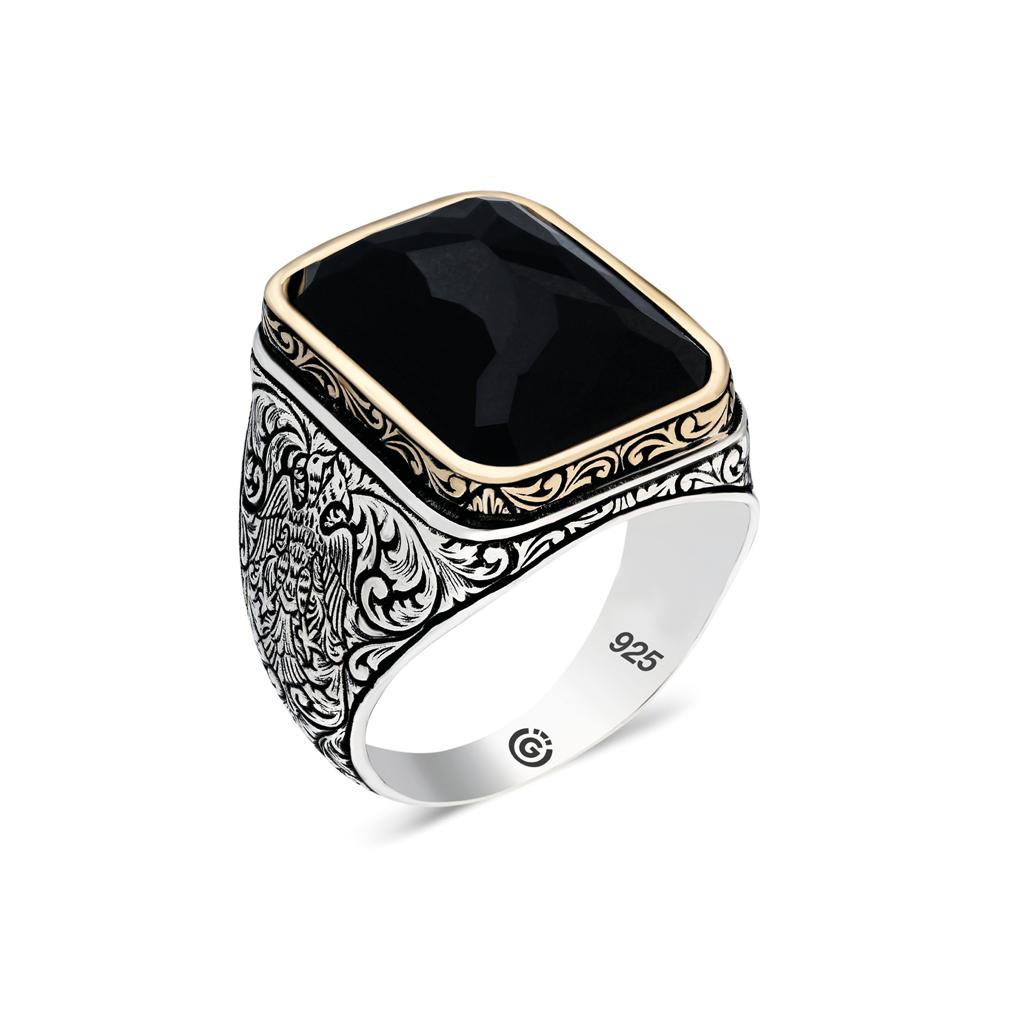 Anillo de plata hecho a mano con piedra de circonita negra estilo águila