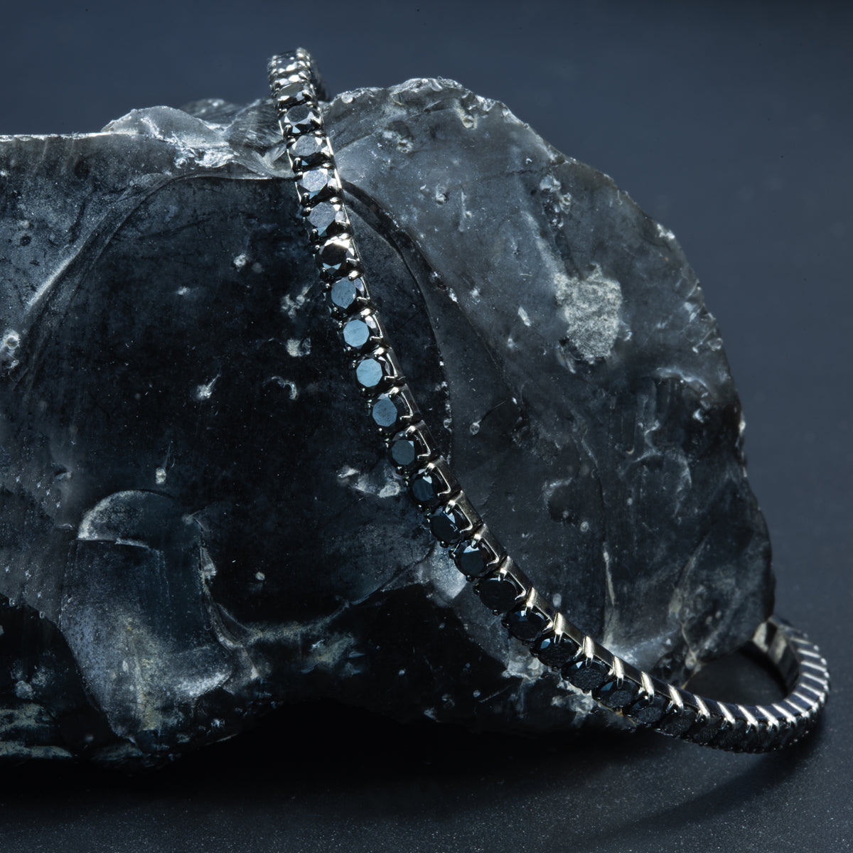 Silbernes Unisex-Tennisarmband mit schwarzem Diamanten, verstellbar