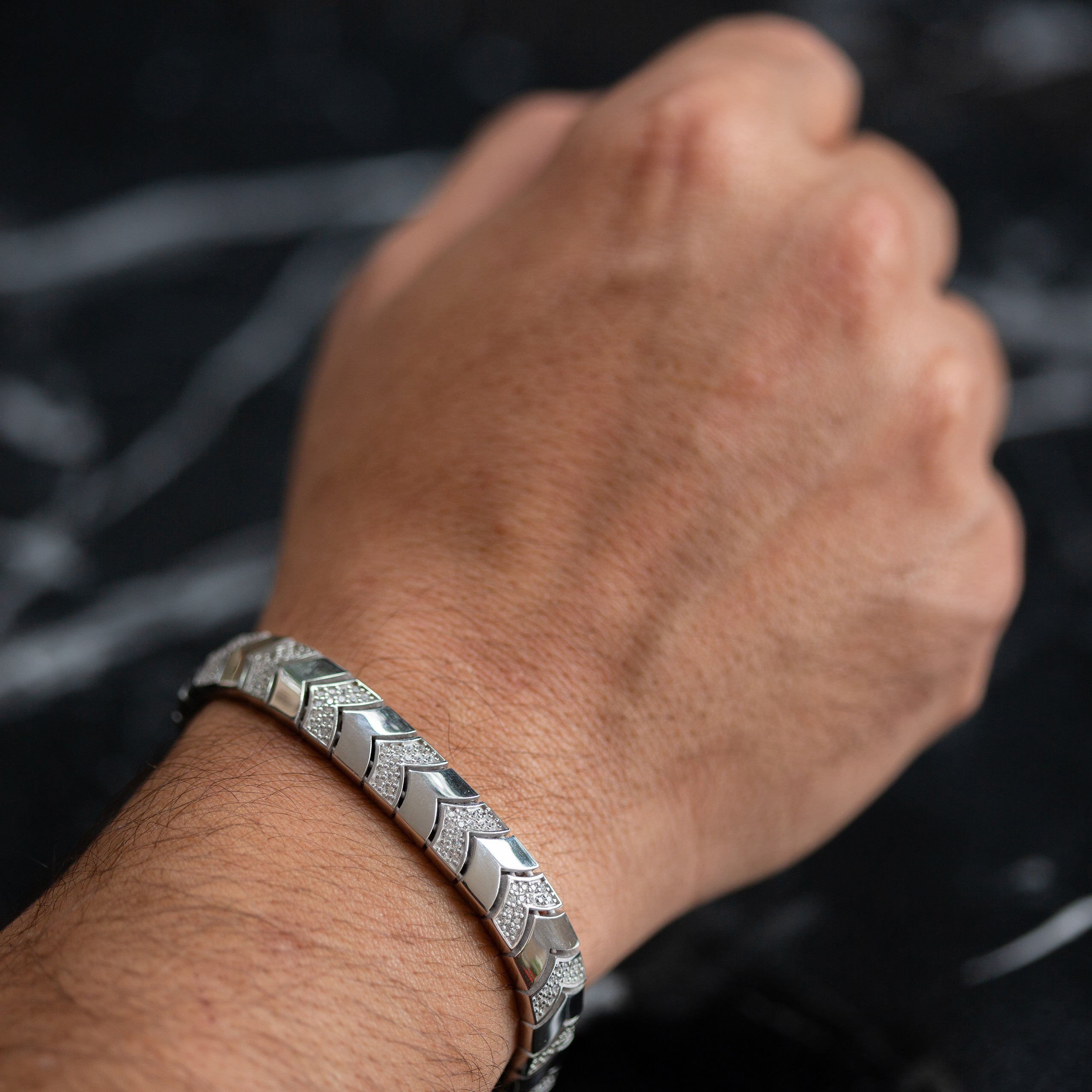 Pulsera elegante de cadena con piedras preciosas y diamantes hecha a mano en plata 925