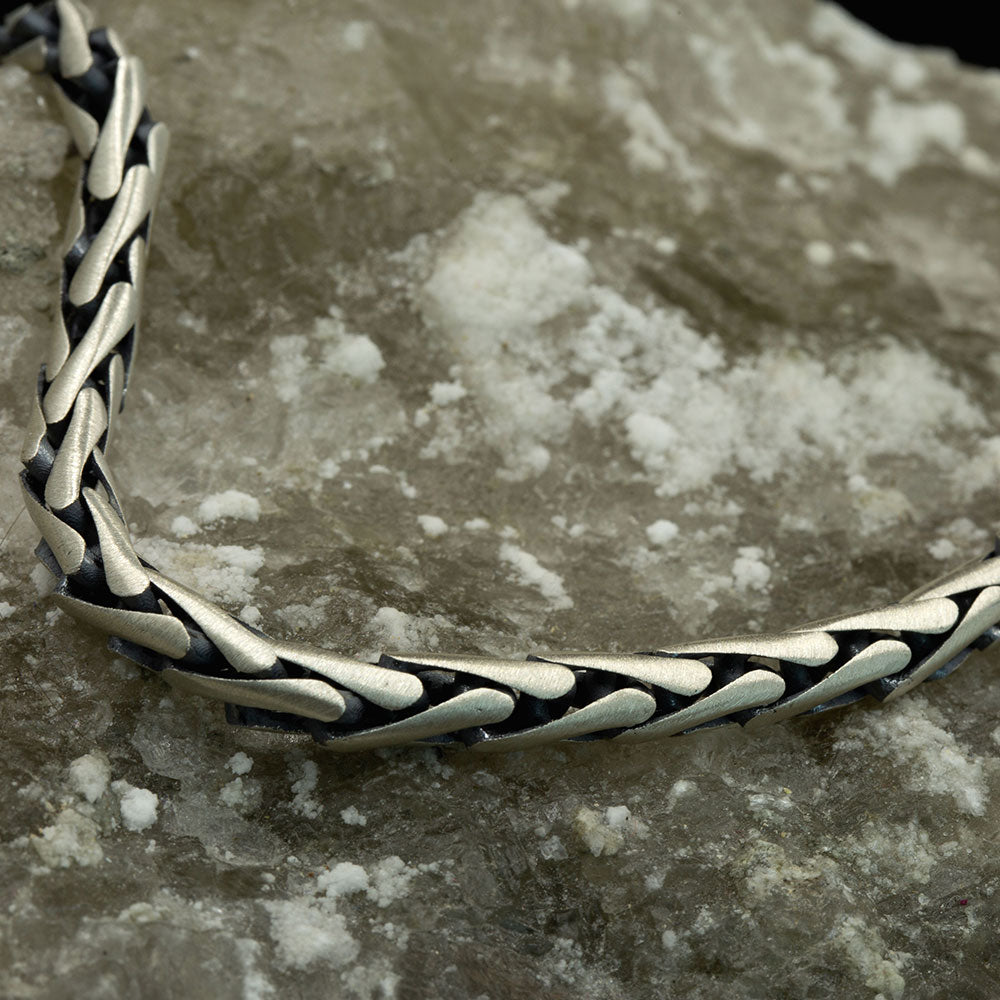 Herren-Armband aus silbernem geflochtenem Kettenglied