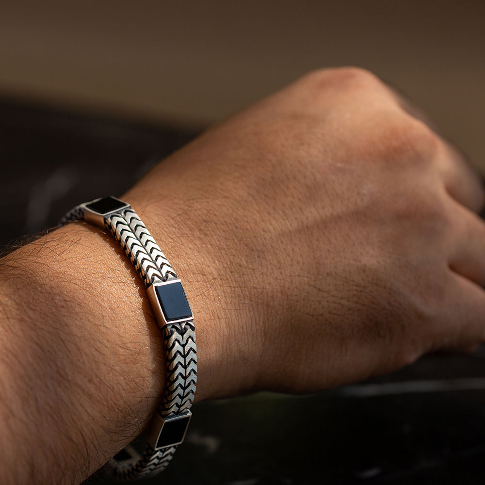 Armband aus 925er Silber mit quadratischem Onyx und Panzerkette