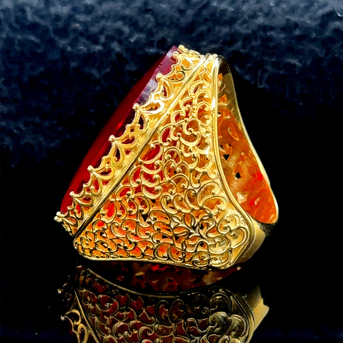 Anillo de hombre con piedra de rubí grande chapado en oro hecho a mano