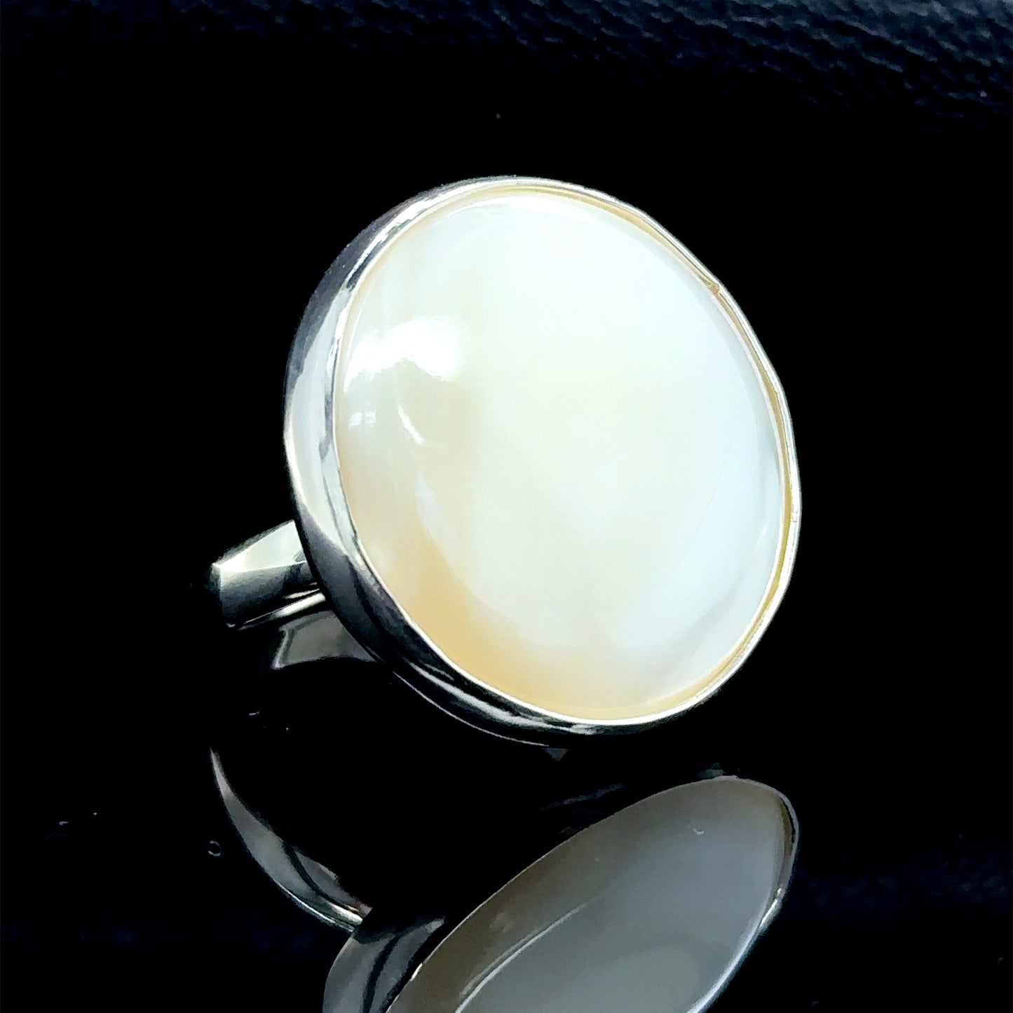 Women Round Natural Mother Of Pearl Silver Ring