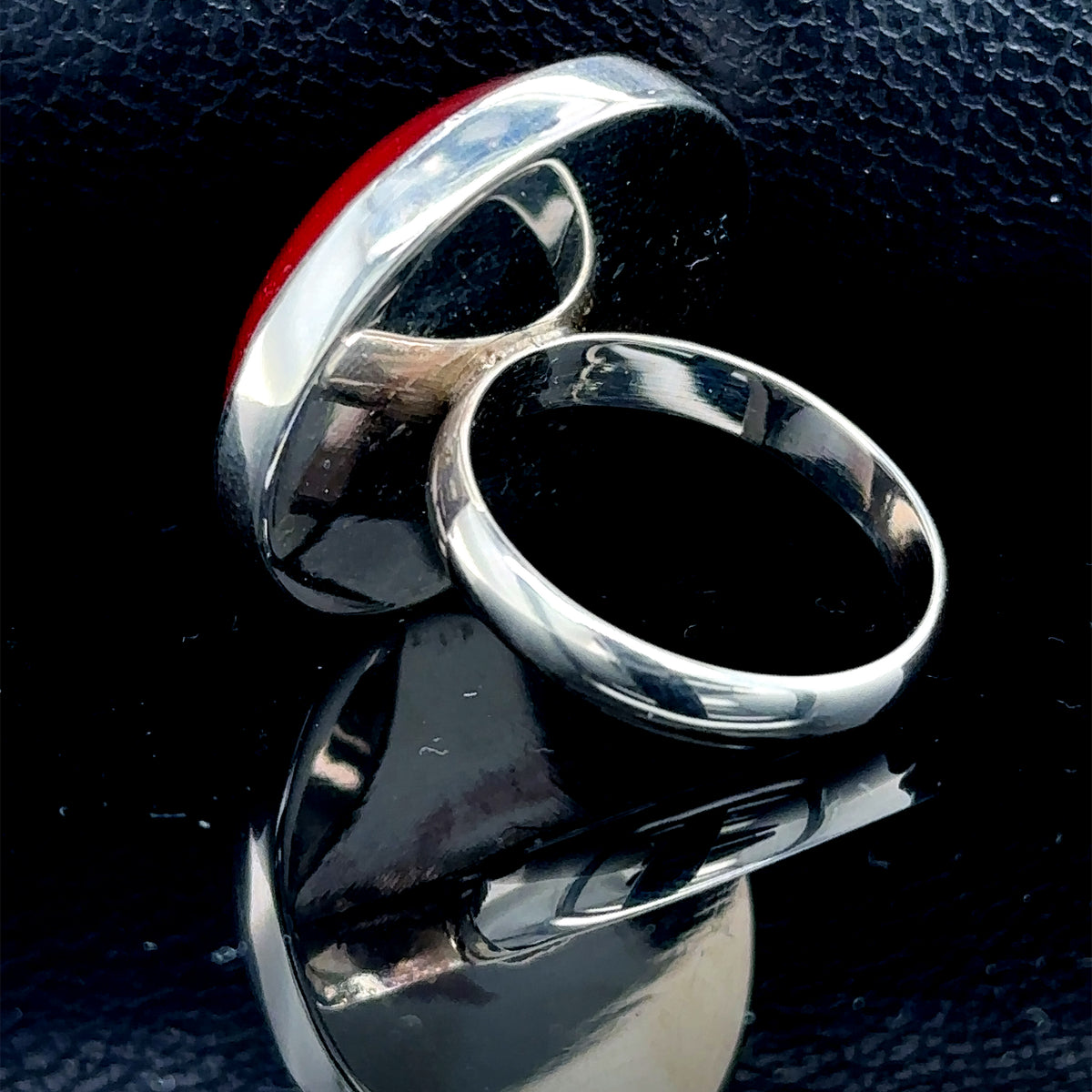 Silberner runder Ring aus rotem Jadestein für Damen