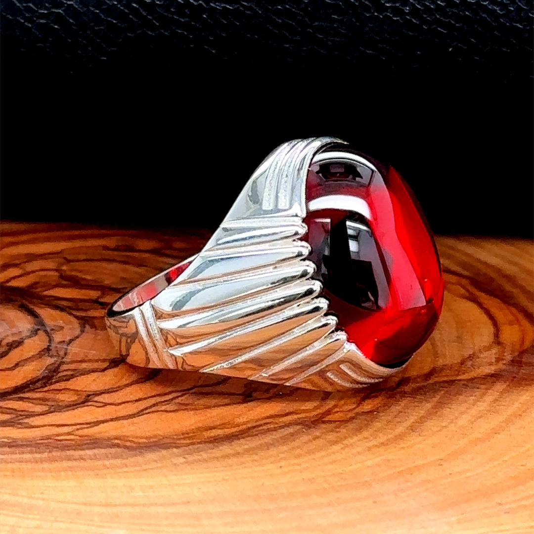 Anillo de plata hecho a mano con piedras preciosas de rubí ovaladas para hombre