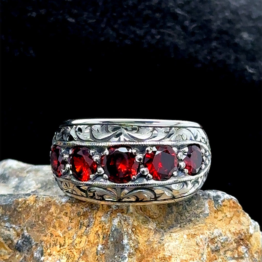 Anillo de plata hecho a mano con rubí para hombre