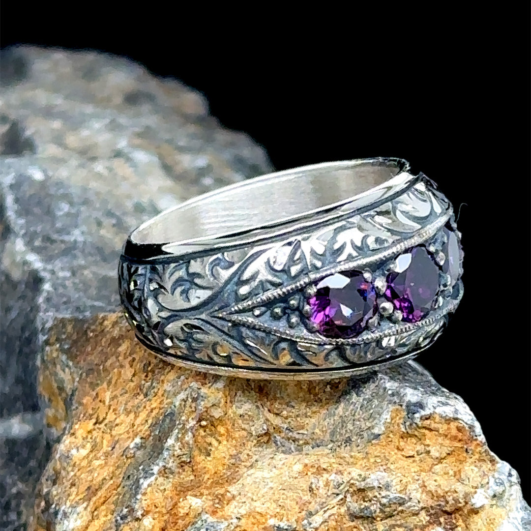 Herrenring aus handgefertigtem, graviertem Amethyst