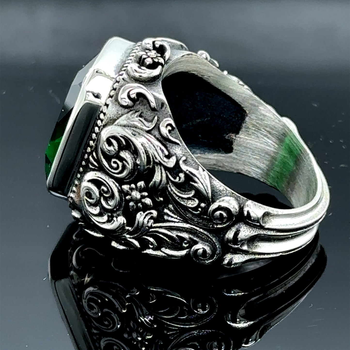 Men Silver Engraved Emerald Gemstone Ring