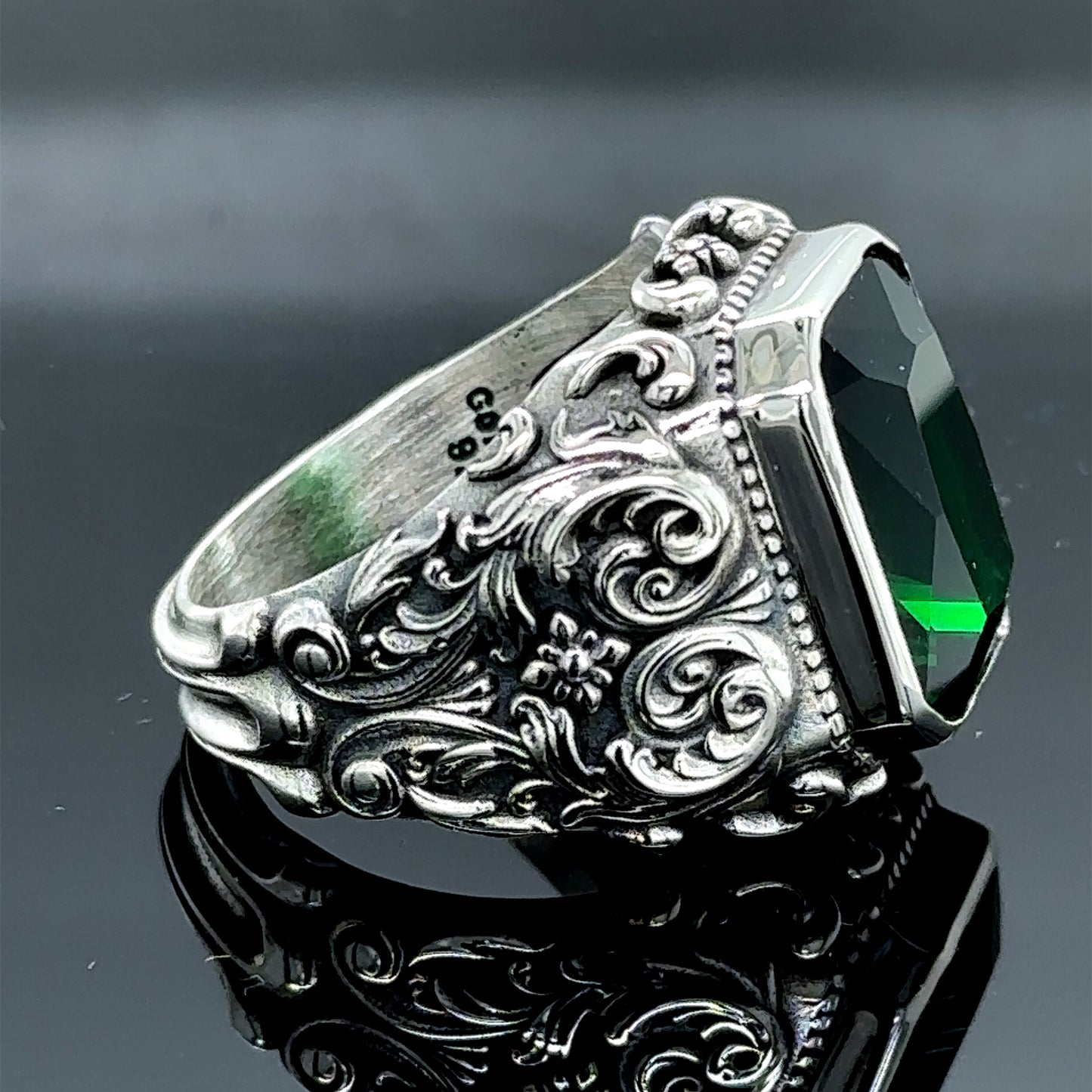 Men Silver Engraved Emerald Gemstone Ring