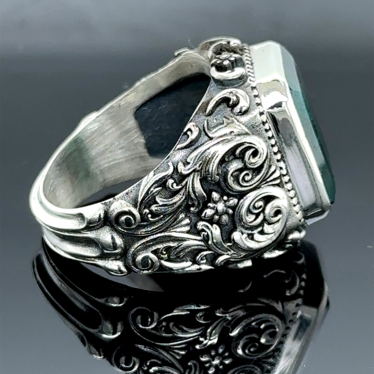 Men Handmade Natural Emerald Gemstone Engraved Ring