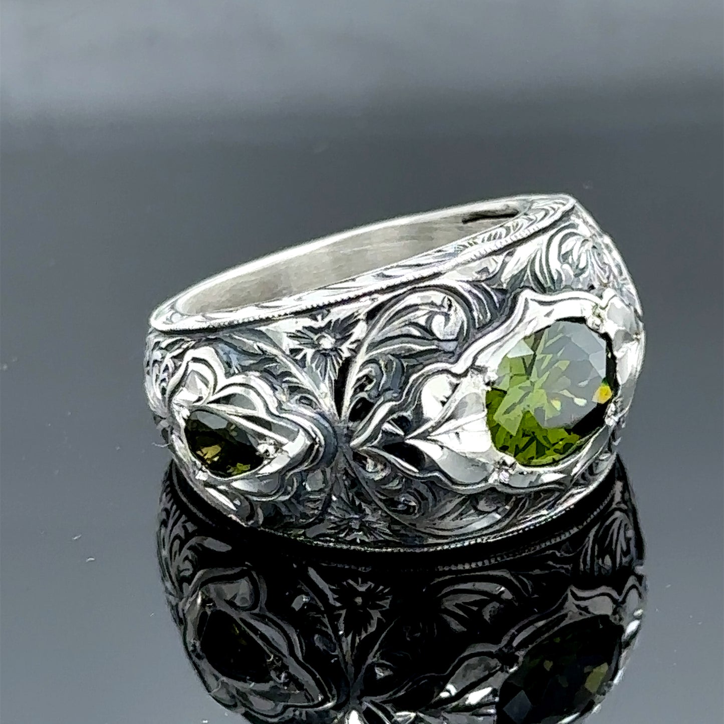 Men Handmade Green Peridot Stone Engraved Band Ring