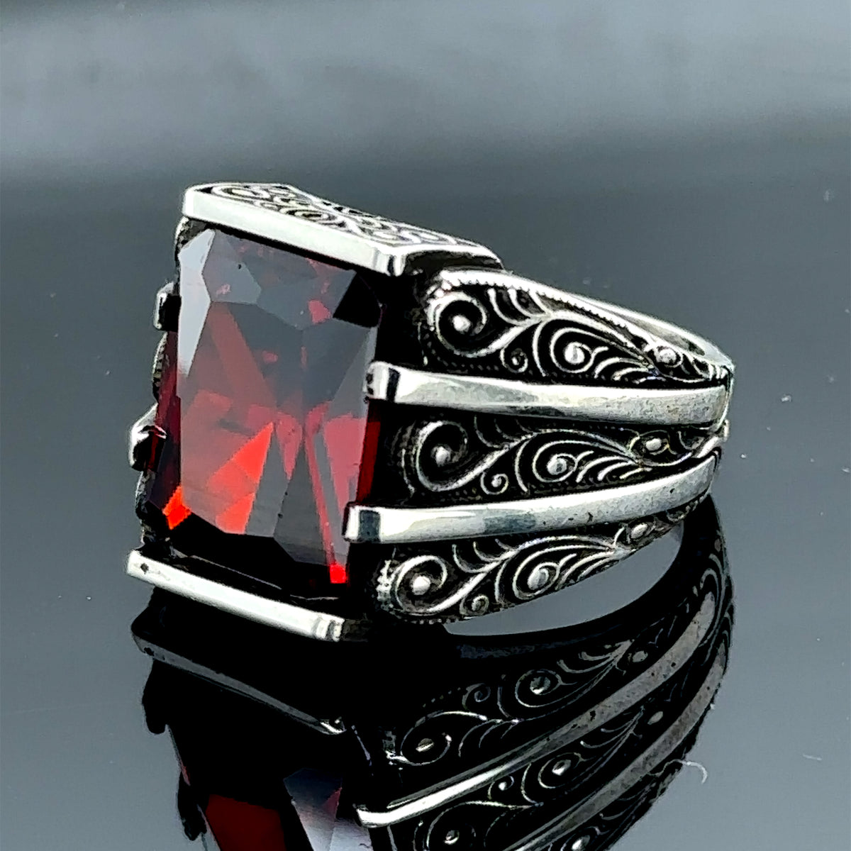 Anillo de rubí y granate hecho a mano para hombre