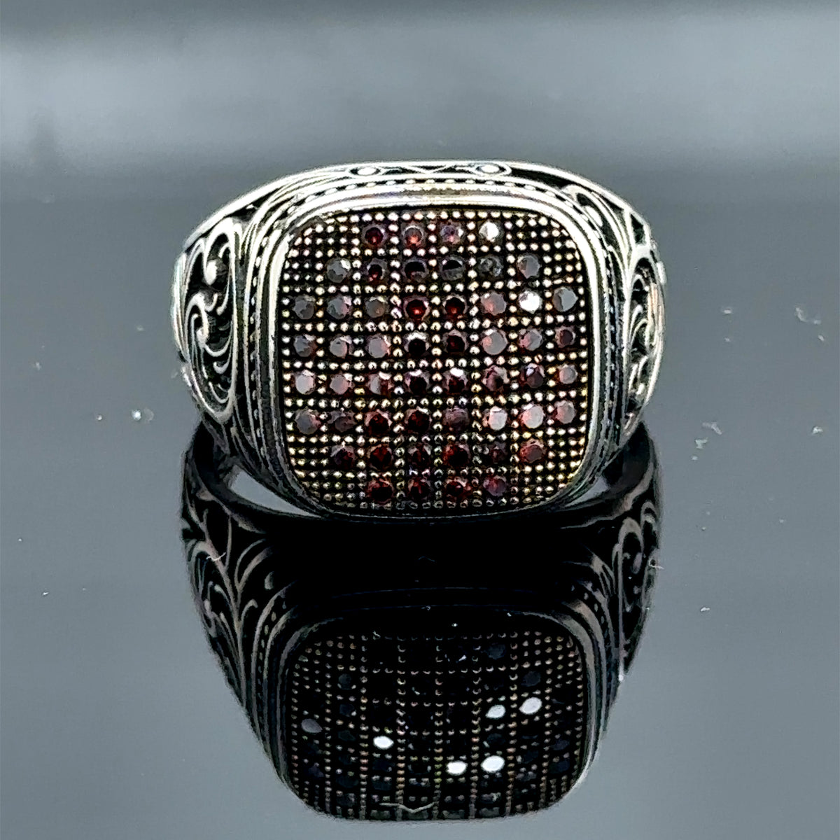 Anillo de plata con micro rubí para hombre, hecho a mano