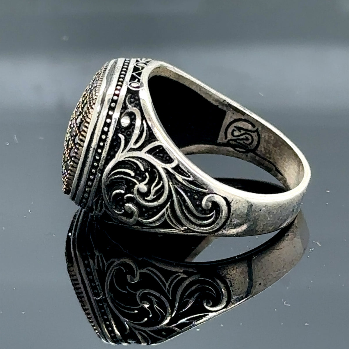 Anillo de plata con micro rubí para hombre, hecho a mano