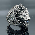 Anillo de plata con moissanita y cabeza de león para hombre