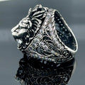 Anillo de plata con moissanita y cabeza de león para hombre