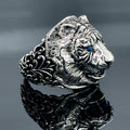Herrenring aus Silber mit Saphir und Tigerkopf