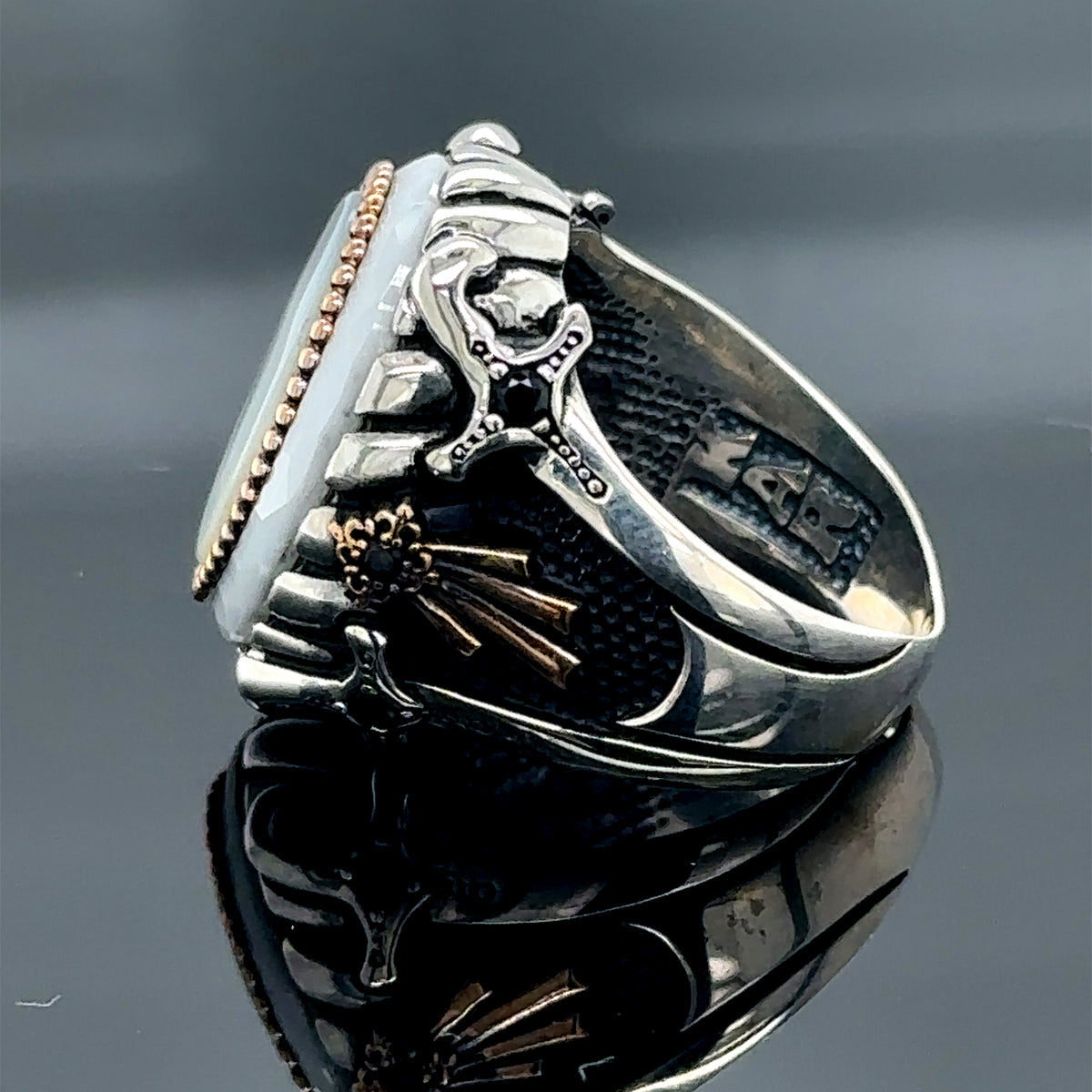 Herrenring aus Silber, handgefertigt, mit Perlmutt-Edelstein