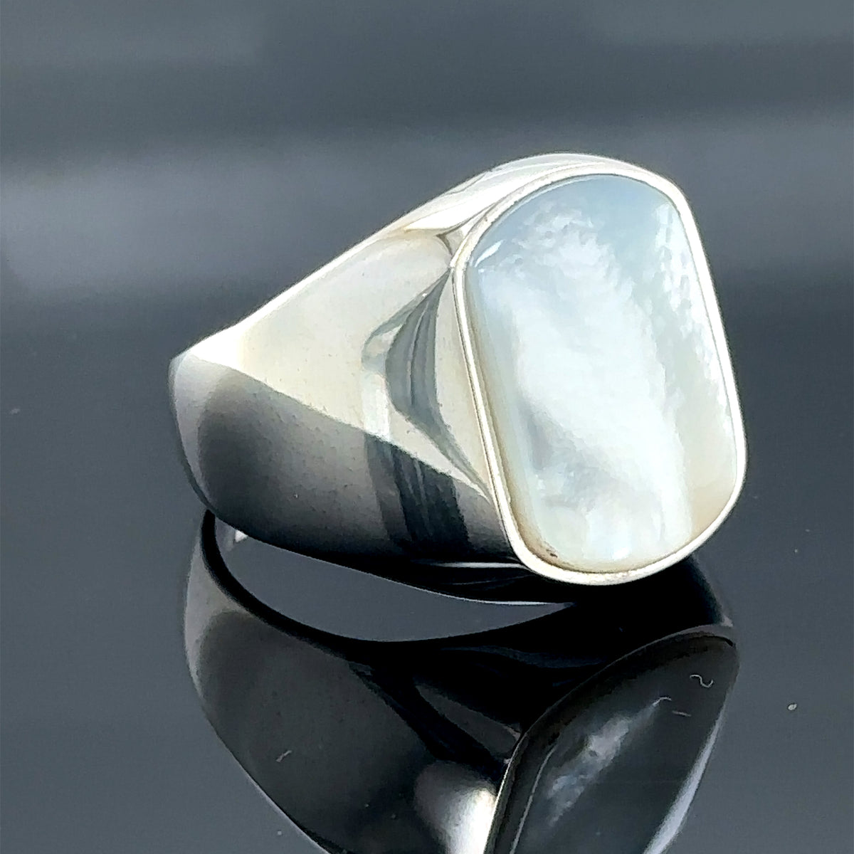 Anillo clásico de plata con piedra preciosa de nácar para hombre