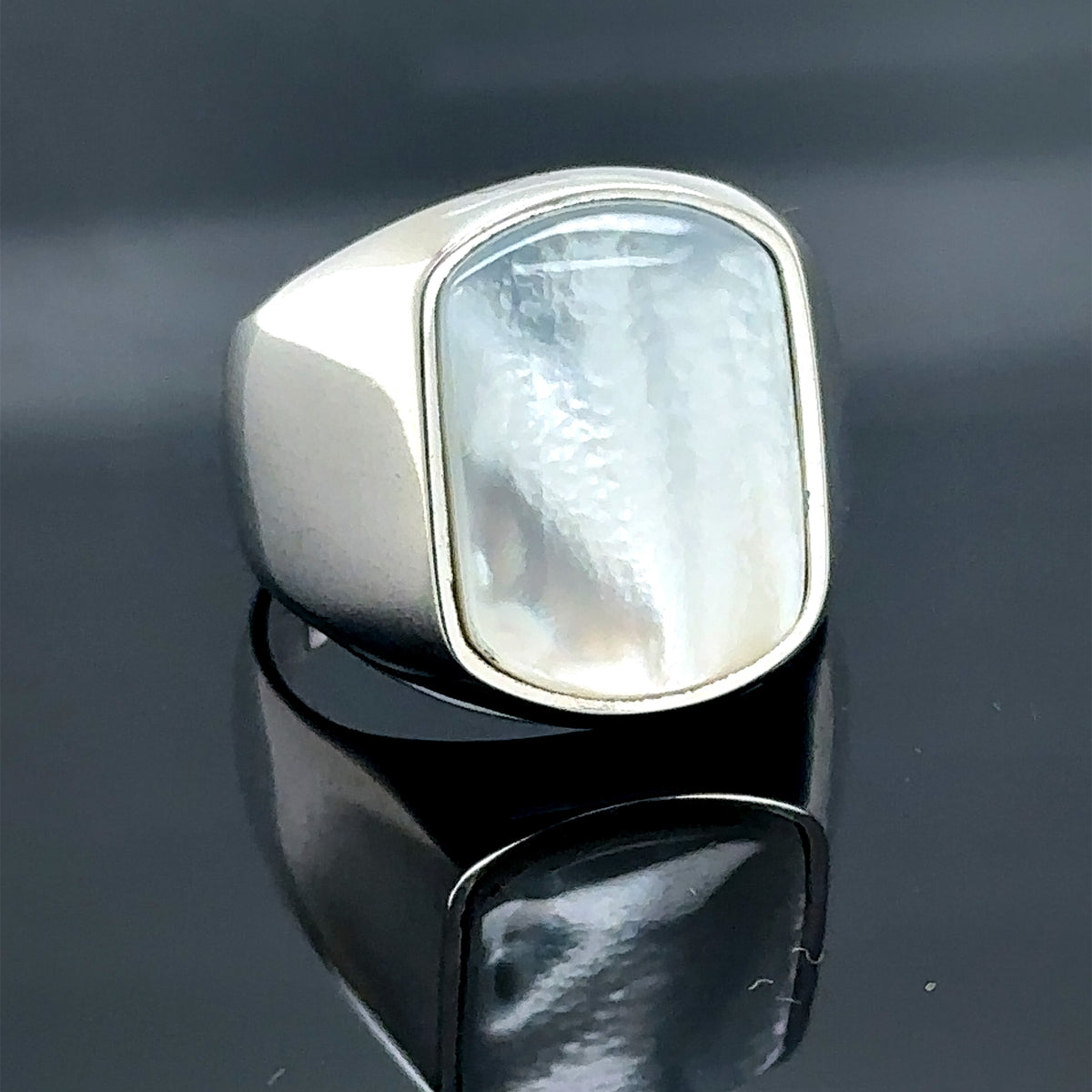 Anillo clásico de plata con piedra preciosa de nácar para hombre