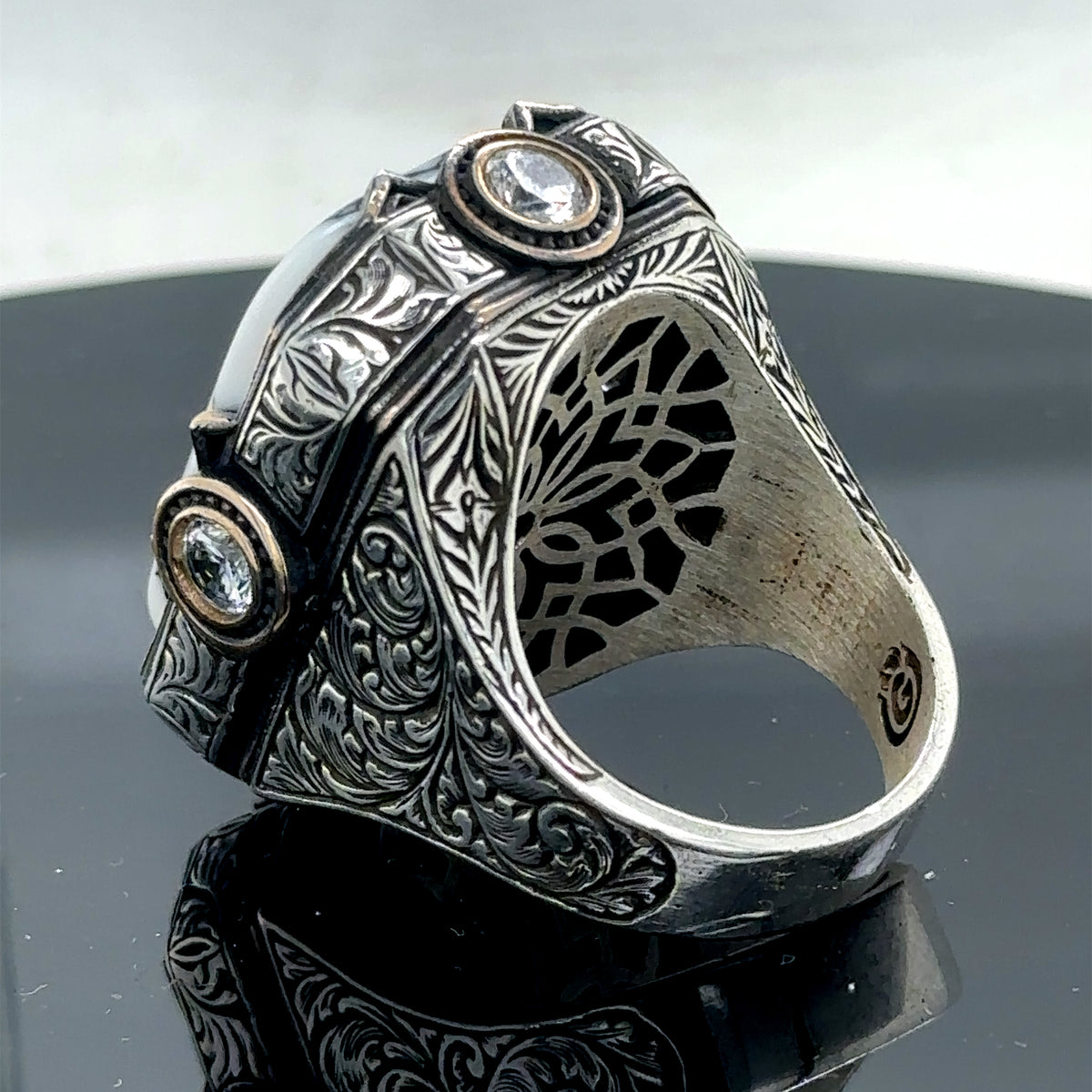 Herrenring aus Silber mit großem weißen Türkis-Edelstein