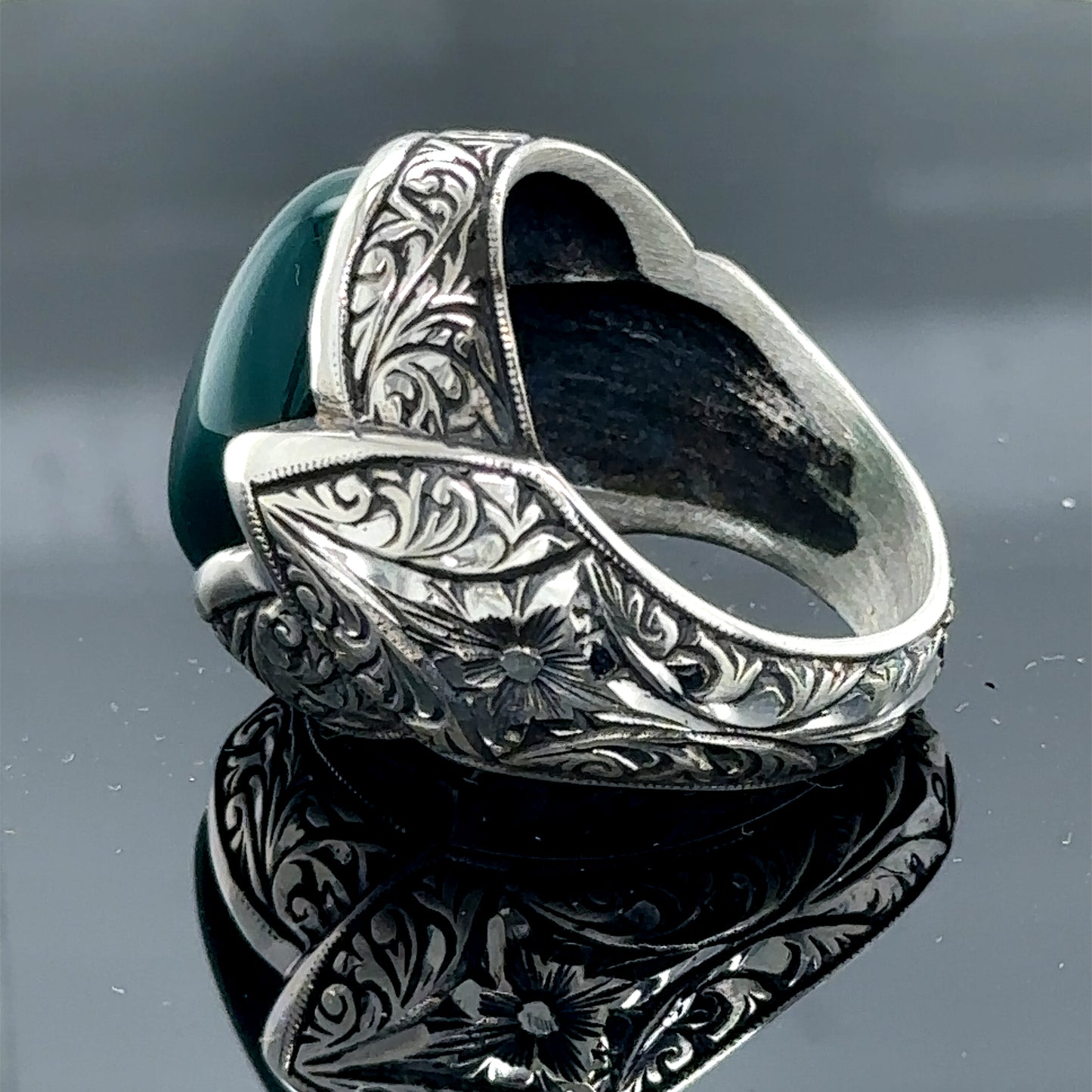 Men Silver Engraved Green Agate Ring