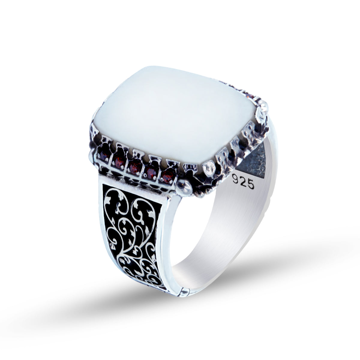 Anillo de plata hecho a mano con piedra preciosa de nácar cuadrada