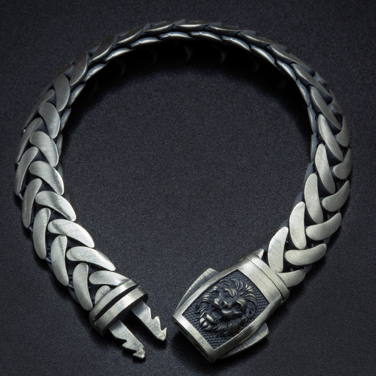 925 Sterling Silver Leon Head Figured Curb Chain Bracelet