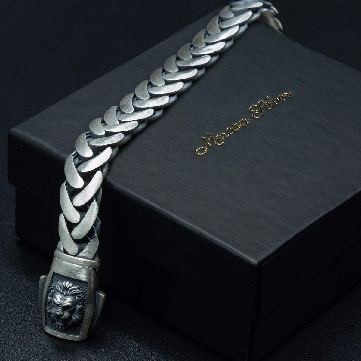 925 Sterling Silver Leon Head Figured Curb Chain Bracelet