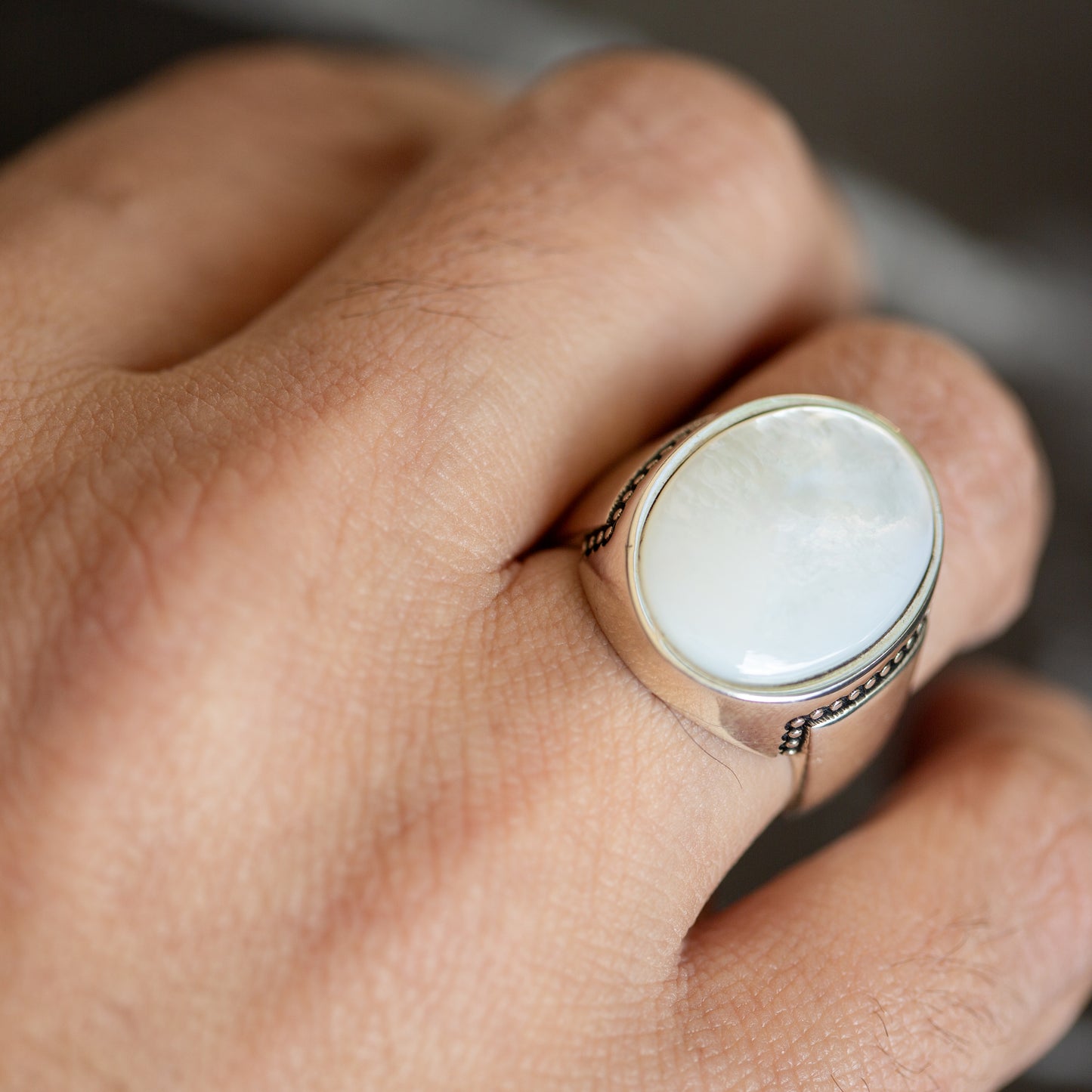 925 Solid Silver Oval Mother Of Pearl Gemstone Classic Ring