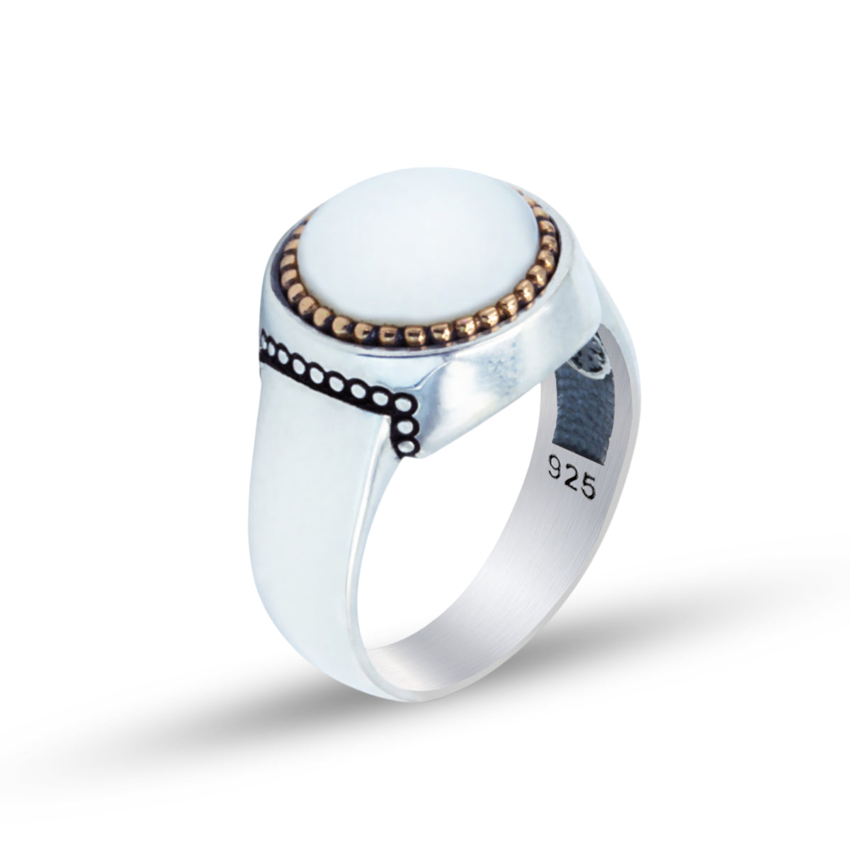 Anillo minimalista de nácar redondo en plata maciza