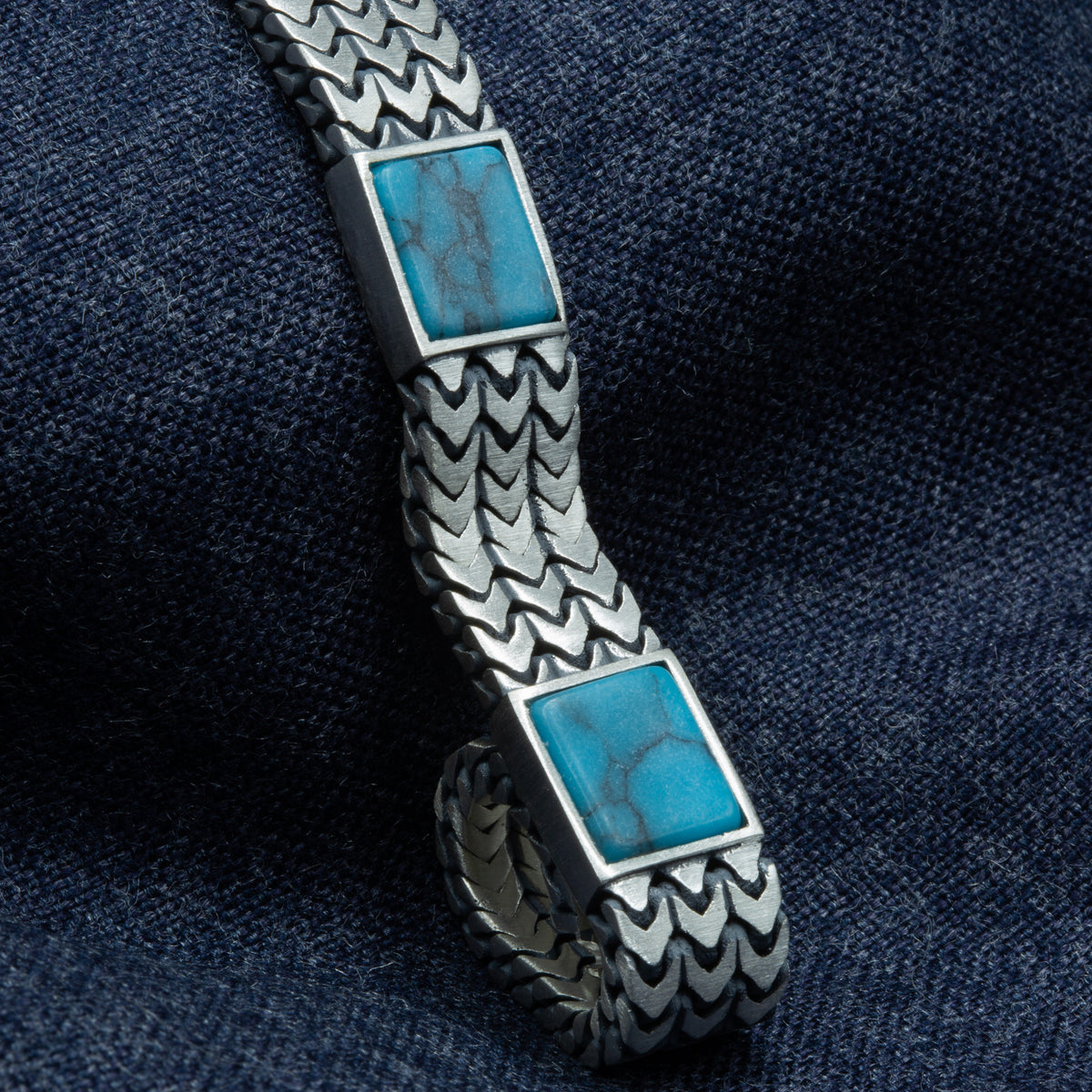 Herren-Armband aus Silber, handgefertigt mit Fuchsschwanzkette und quadratischem Türkis-Edelstein