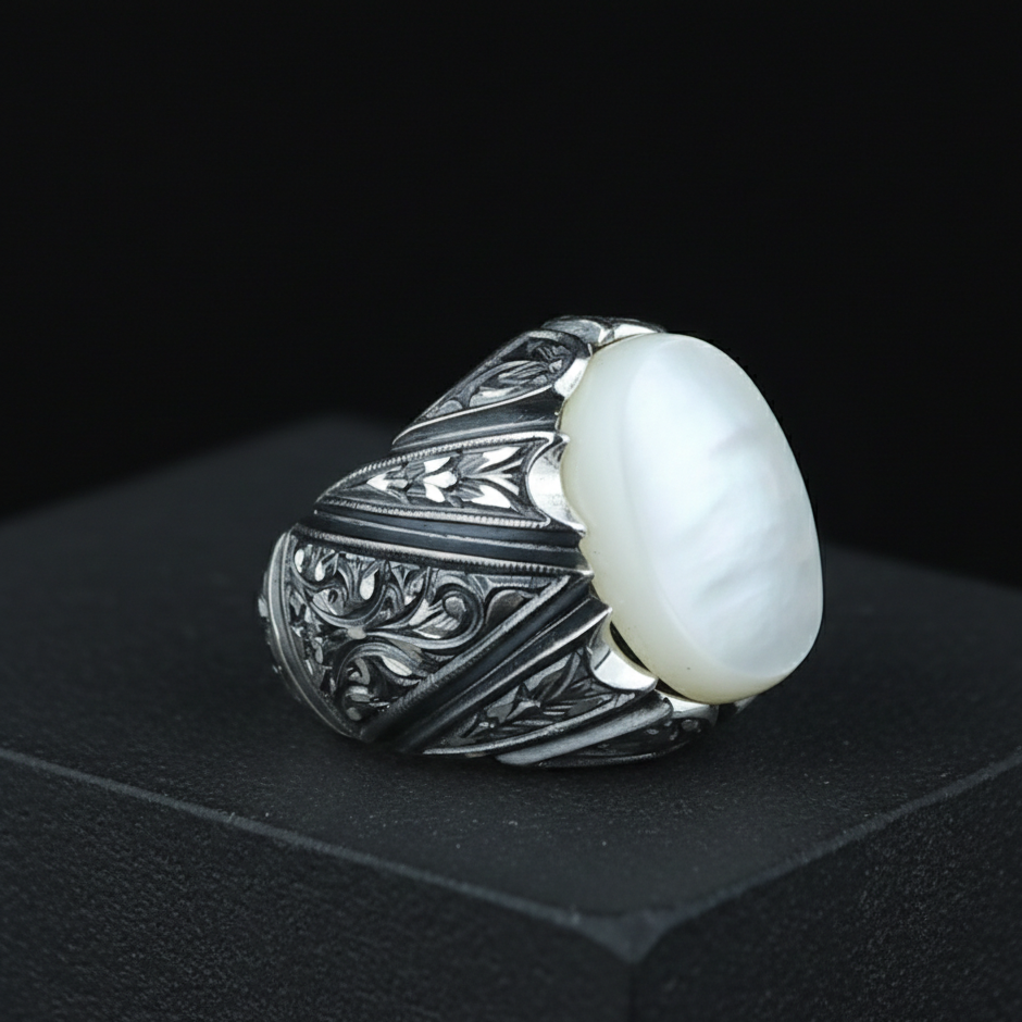 925 Sterling Silver Engraved Mother Of Pearl Gemstone Vintage Ring