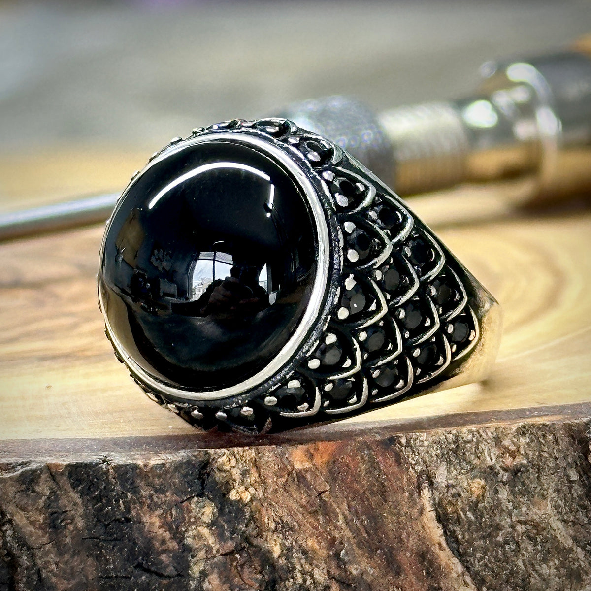 Anillo de plata con micropiedras preciosas y piedras preciosas redondas para hombre