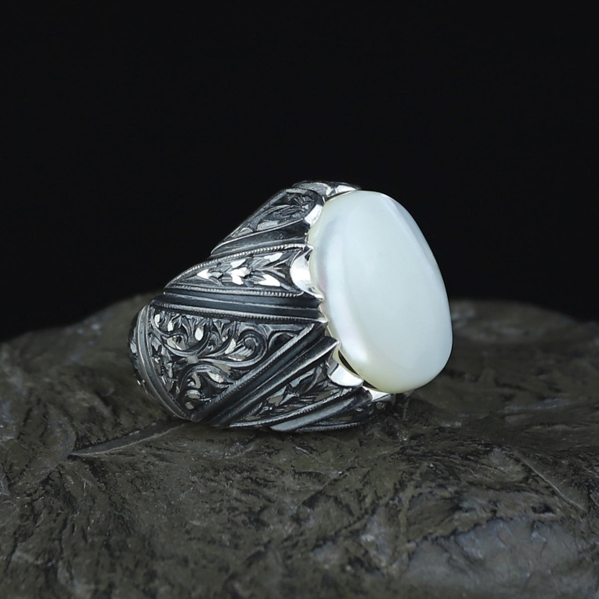 925 Sterling Silver Engraved Mother Of Pearl Gemstone Vintage Ring