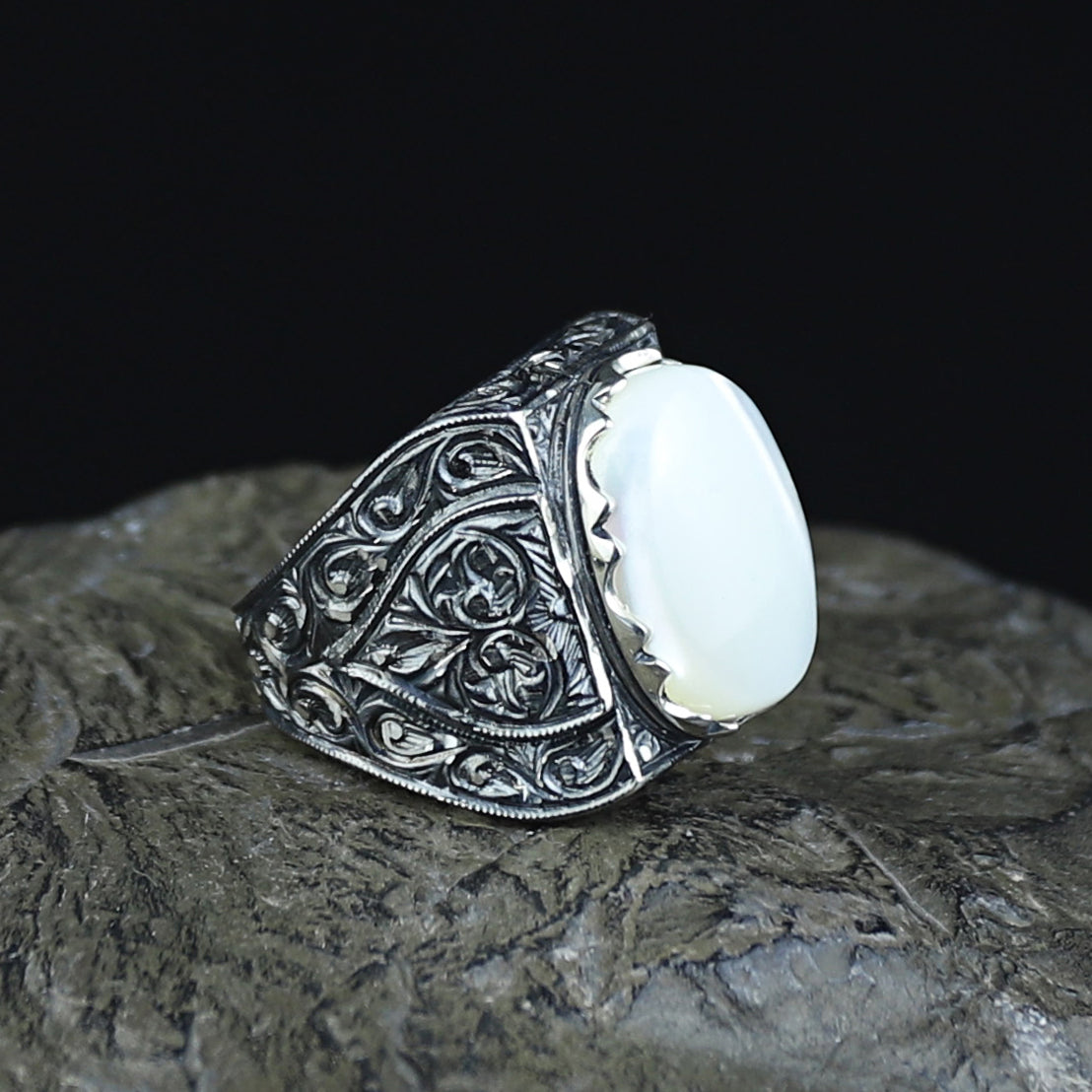 925 Sterling Silver Vintage Engraved Mother Of Pearl Gemstone Ring