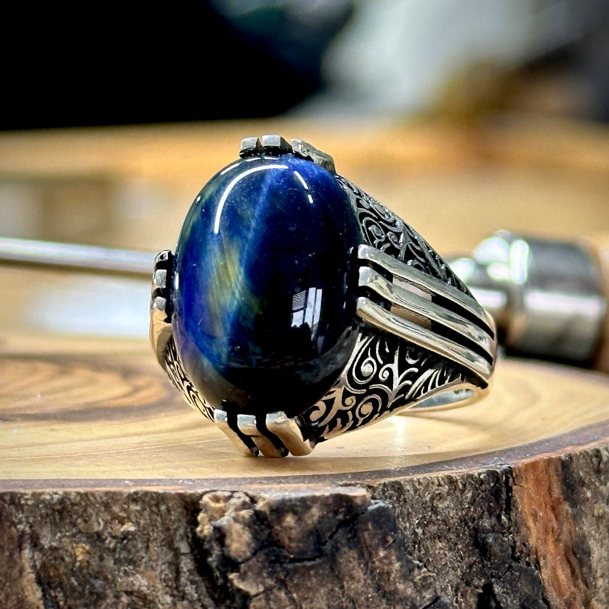 Anillo de hombre hecho a mano estilo otomano con ojo de tigre azul natural