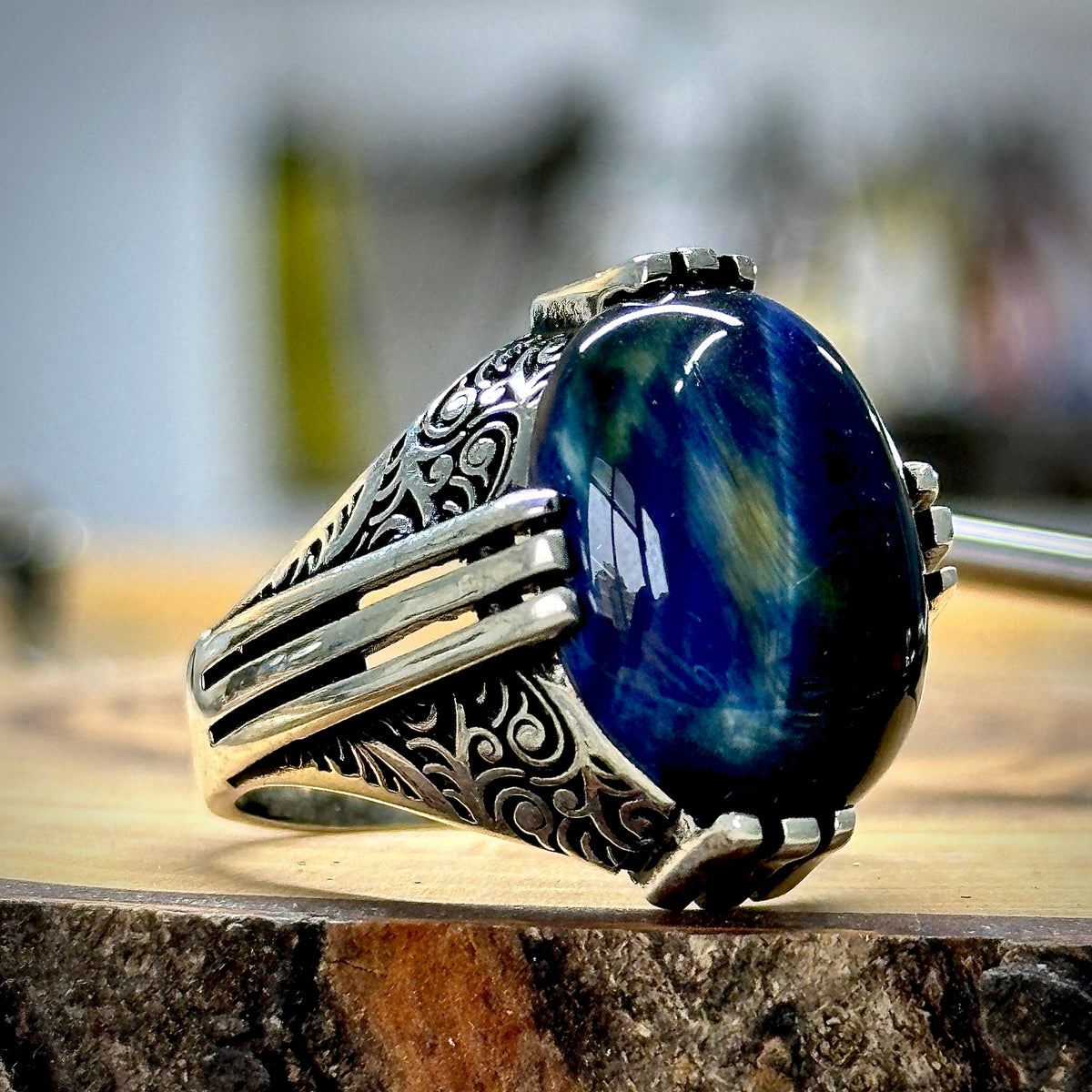 Anillo de hombre hecho a mano estilo otomano con ojo de tigre azul natural