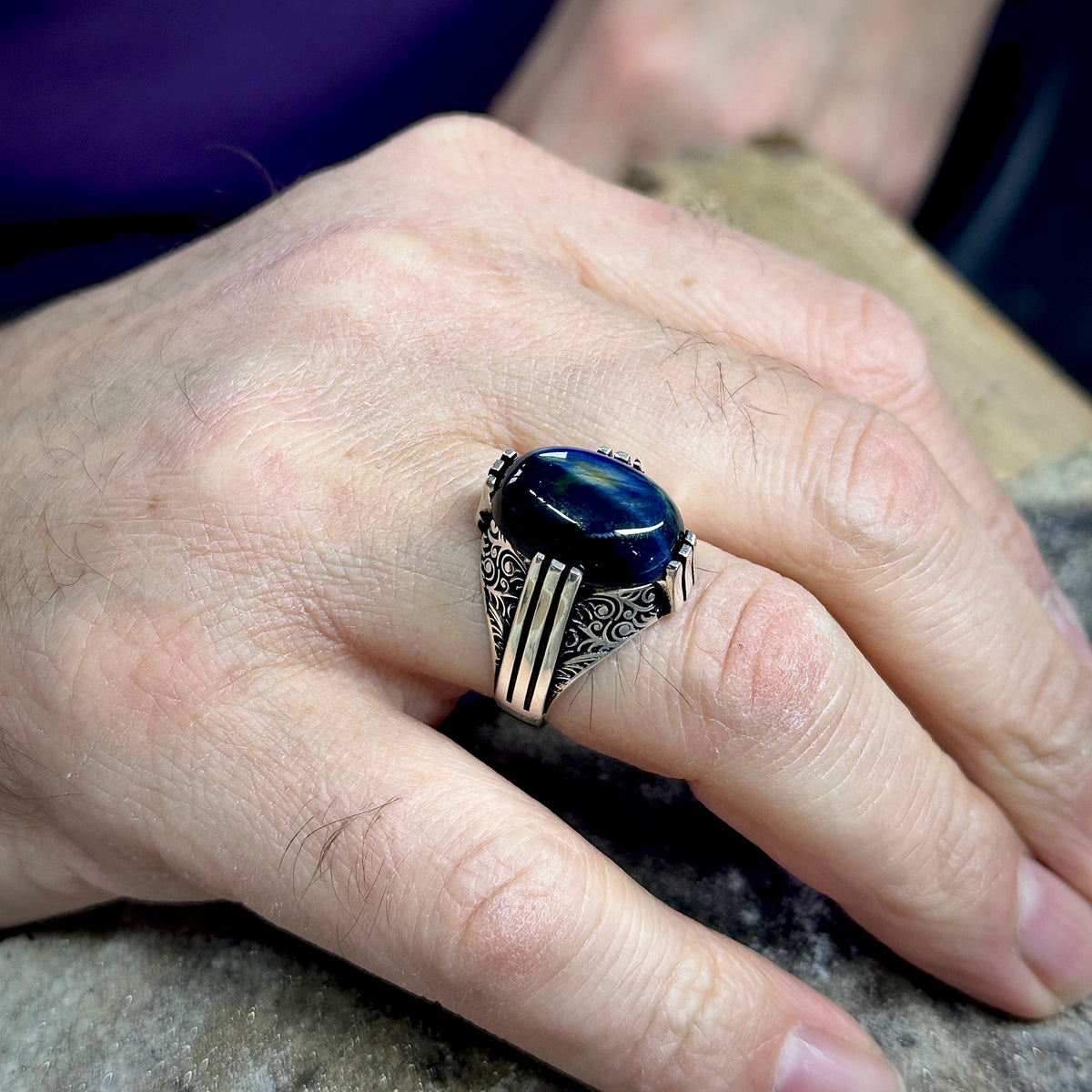 Anillo de hombre hecho a mano estilo otomano con ojo de tigre azul natural