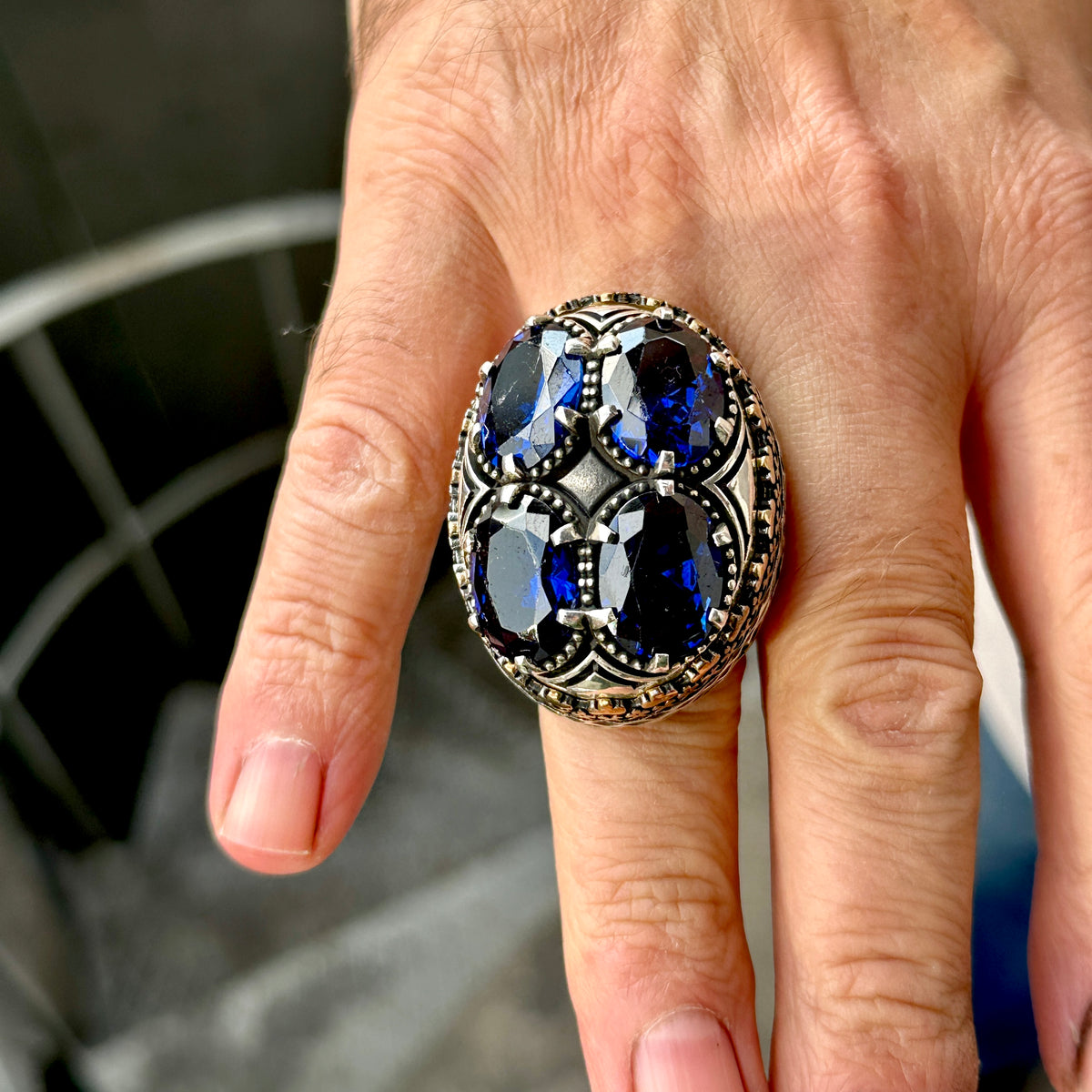 Großer Herrenring aus 925er Sterlingsilber mit Saphir
