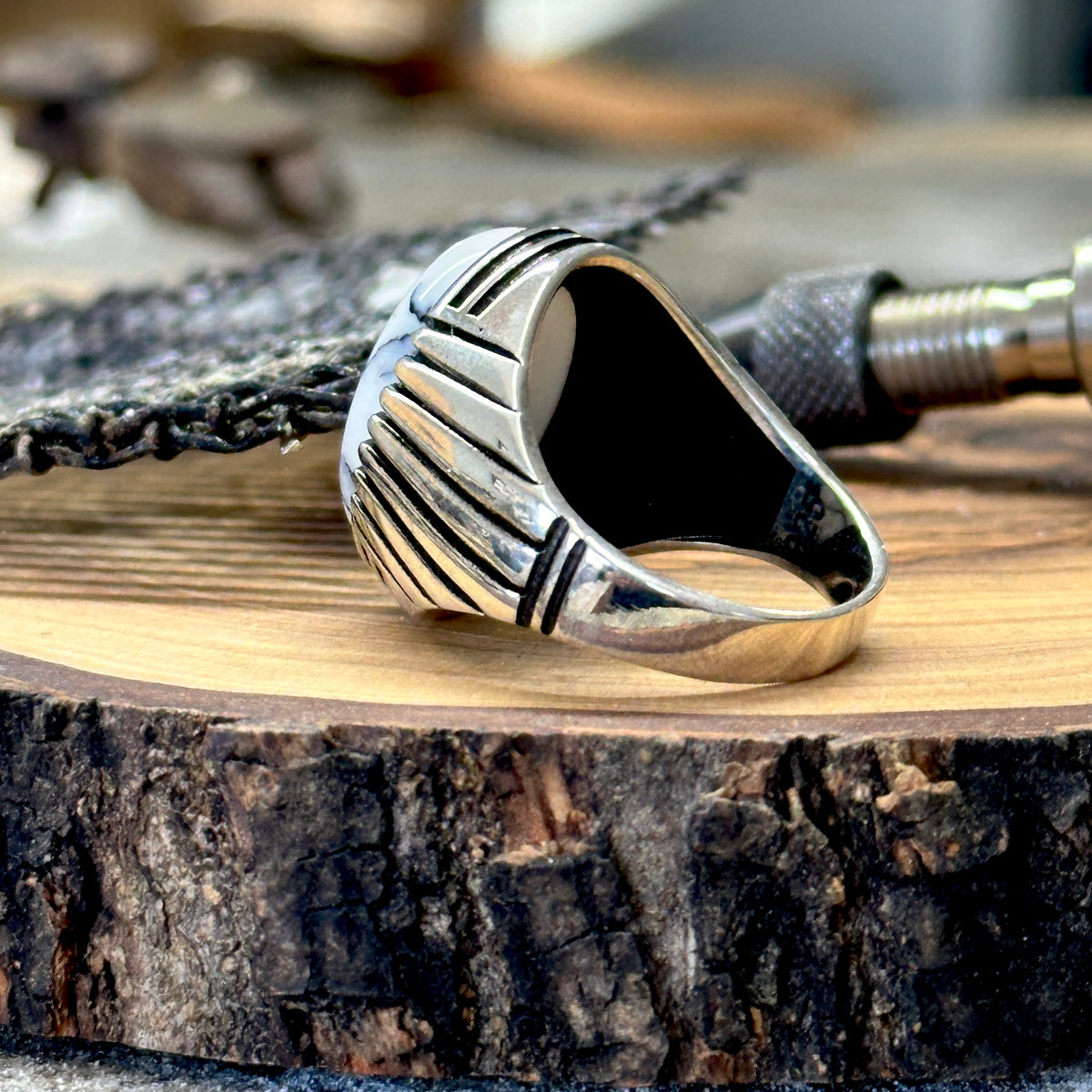 Handgemachter Silberring mit weißem Türkisstein für Männer