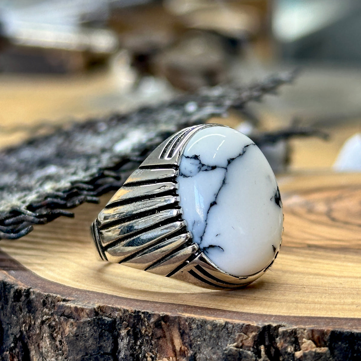 Handgemachter Silberring mit weißem Türkisstein für Männer