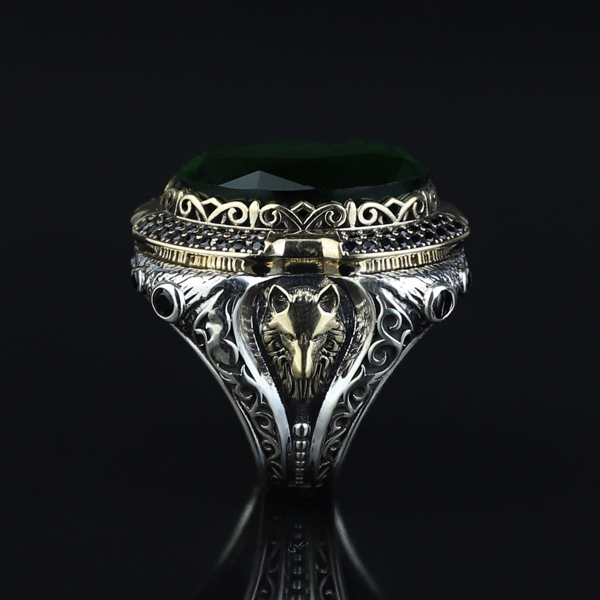 Anillo de sello Salomón grande para hombre con gema de esmeralda y figura de lobo.